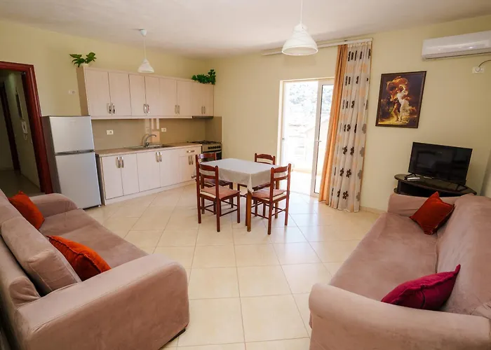 Sarah\'S Apartments - 5 Min Walk To Beaches & Boulevard - Big Balcony!