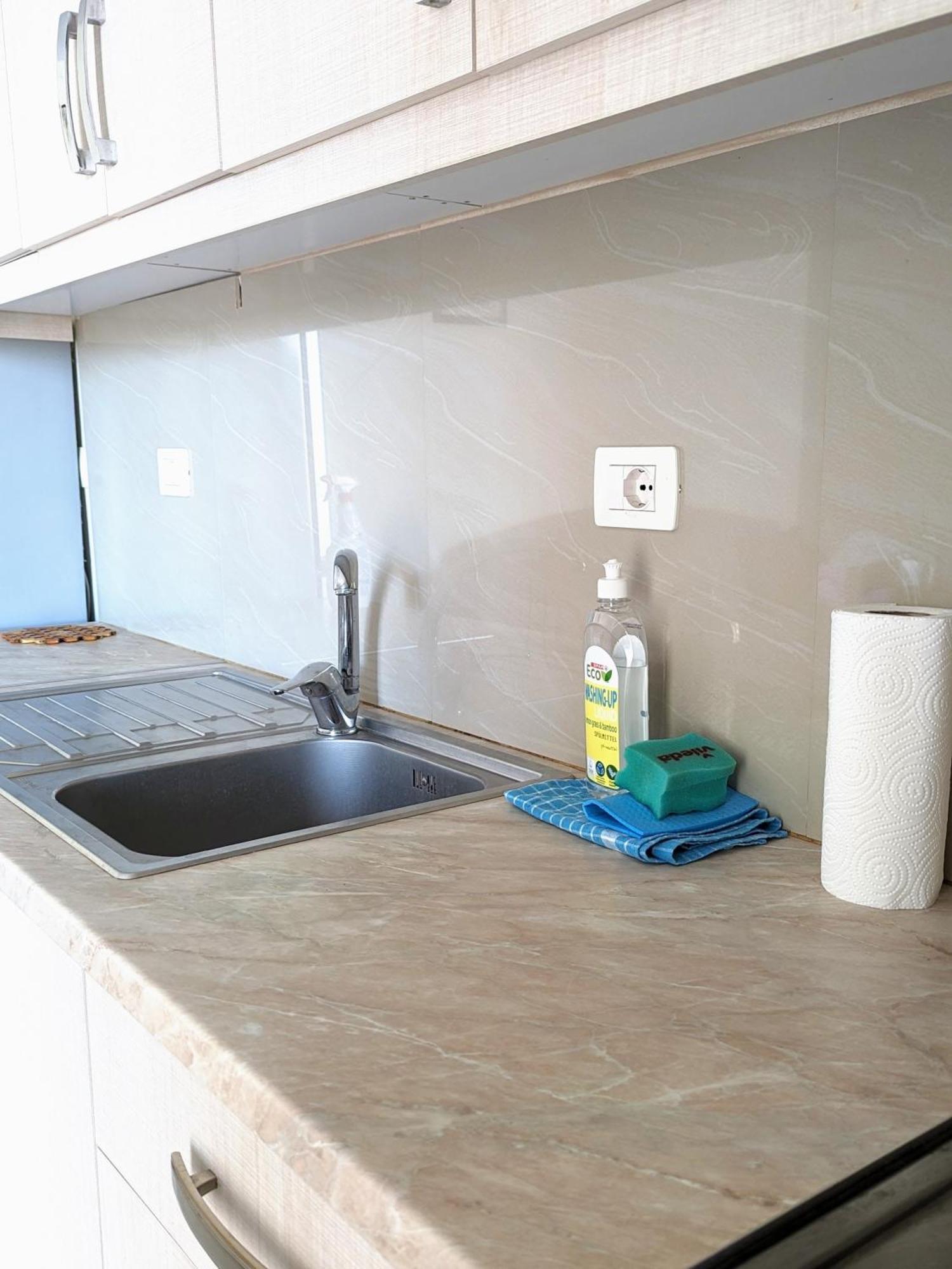 Sarah's - 5 Min Walk To Beaches & Boulevard - Big Balcony! * Saranda