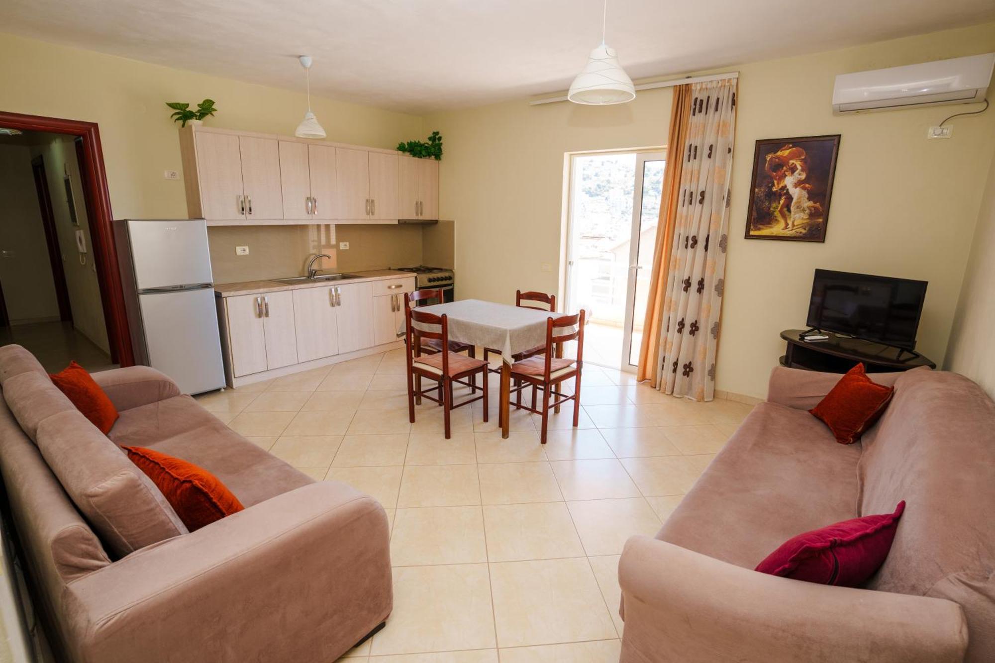 Sarah's - 5 Min Walk To Beaches & Boulevard - Big Balcony! Apartman