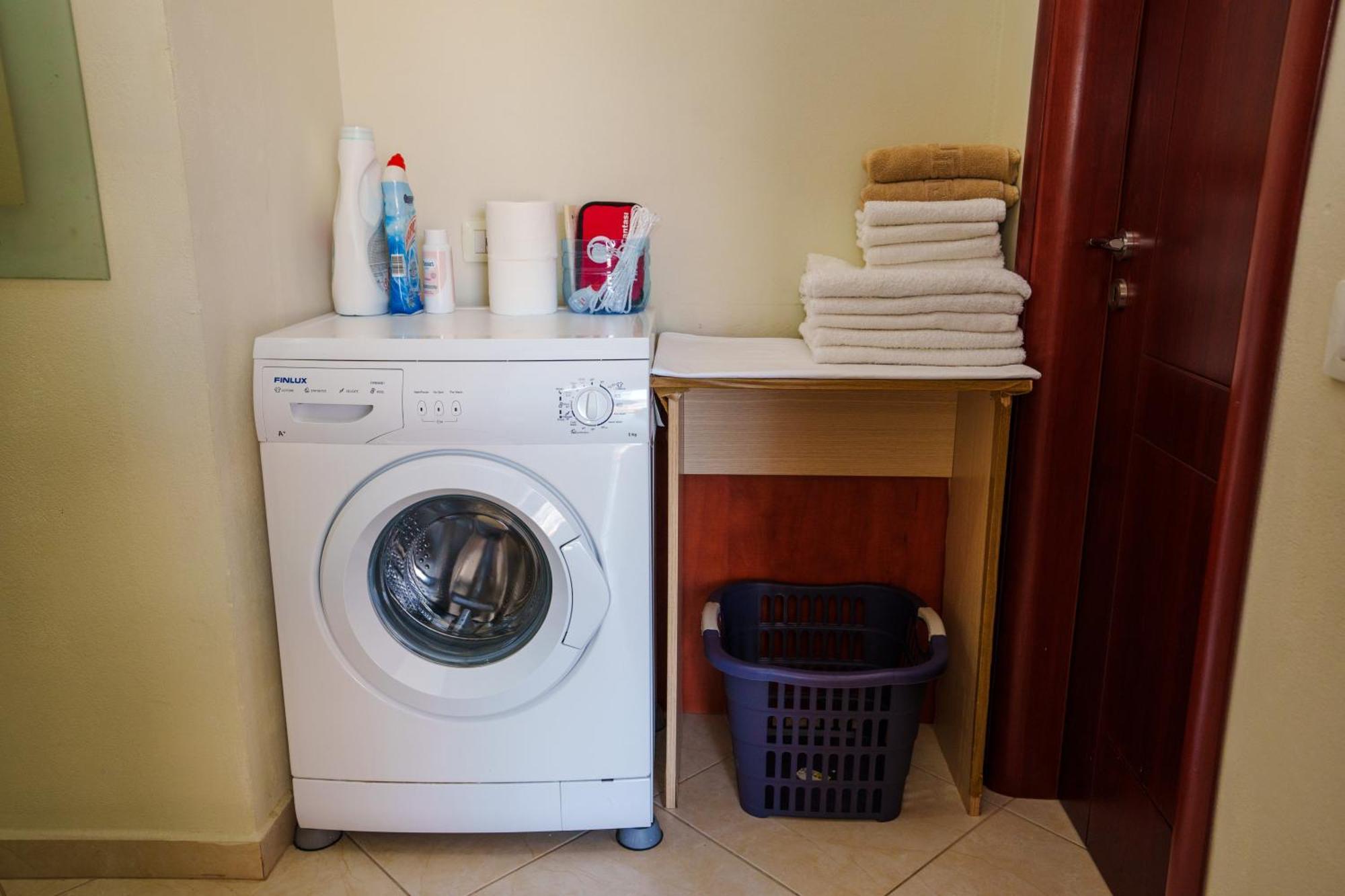 Apartman Sarah's - 5 Min Walk To Beaches & Boulevard - Big Balcony!